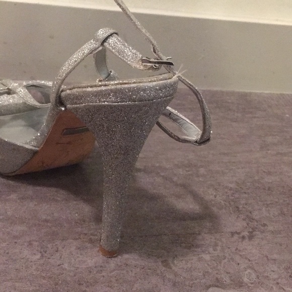 Sparkly Silver Badgley Mishka shoes - Picture 2 of 2